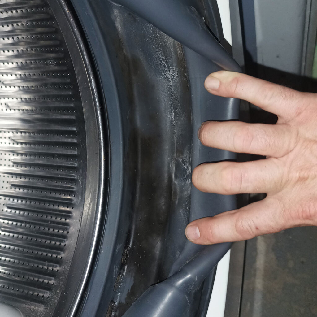 Can a Vinegar Washing Machine Clean Beat Bleach?